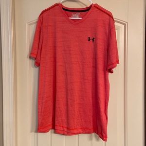 Mens Under Armor short sleeve, heat gear, loose tee
